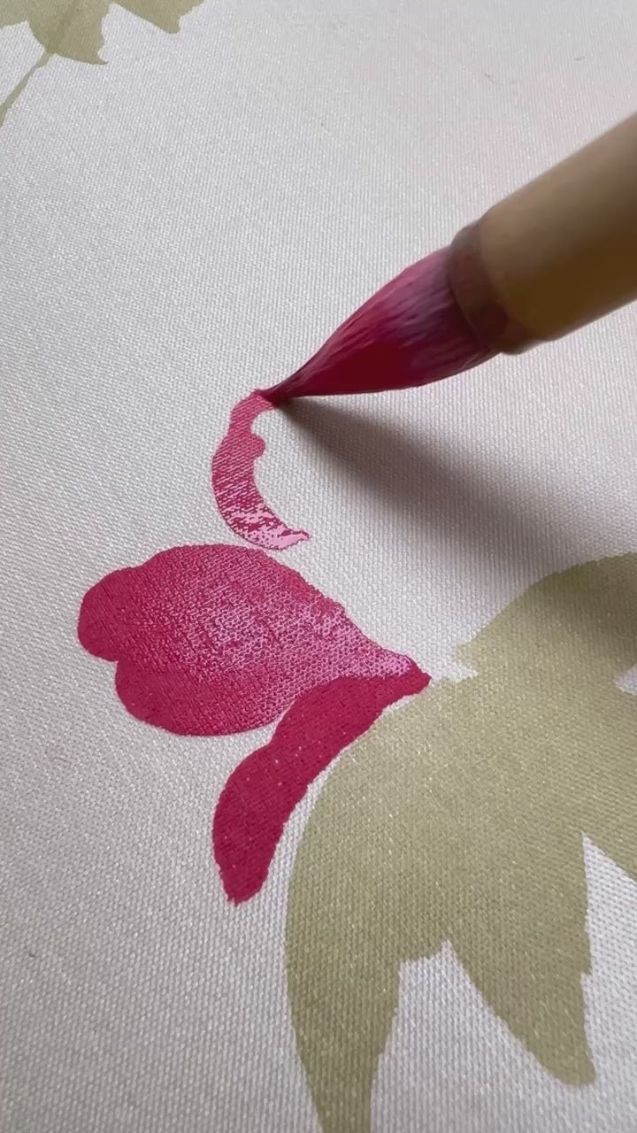 Video of Diane Hill painting her original chinoiserie piece 'Rouge Roses'