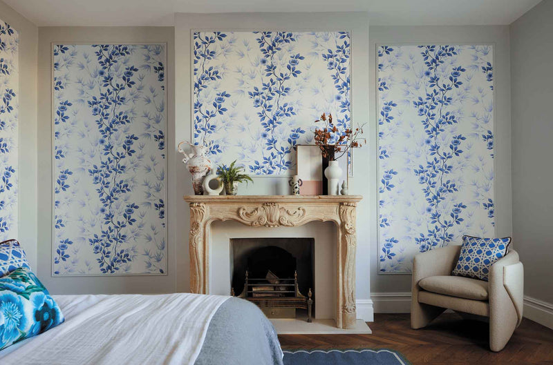 Lady Alford wallpaper - Porcelain/China Blue - Diane Hill